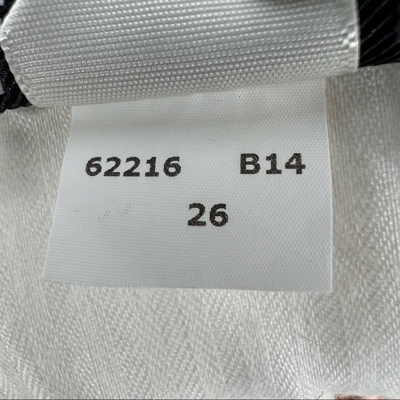 7 For All Mankind White Cut Off Distressed Denim Jean Shorts Size 26 Women’s - Picture 8 of 9